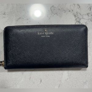 Kate spade wallet, excellent condition, no scratches or marks